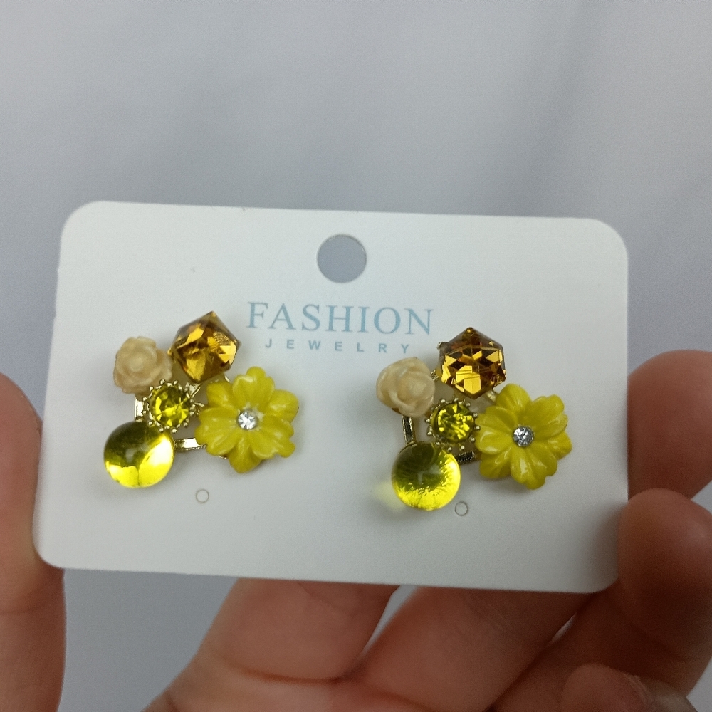 2/30$ Or 3/$35 Boho Yellow‎ and Gold Floral Stud Earrings (#0292)